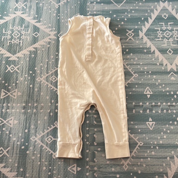 ❌SOLD❌Kate Quinn Organics cotton romper 6-12 - Picture 3 of 3